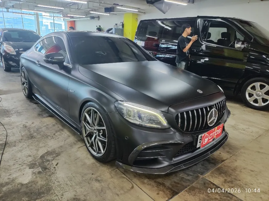 Foto Mobil Bekas Kanan Depan Mercedes-Benz C43 3.0 tahun 2019