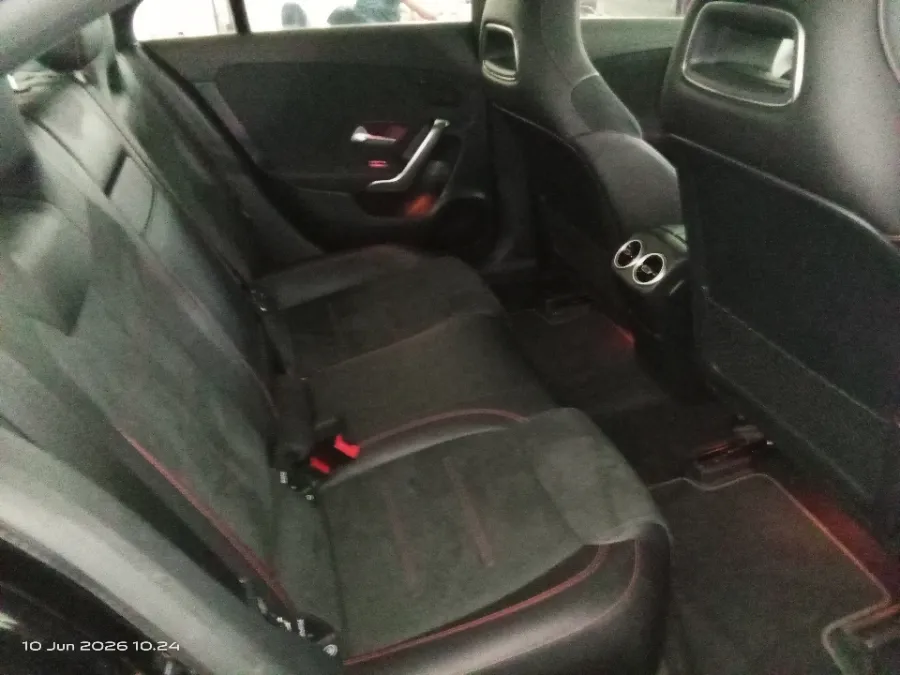 Foto Mobil Bekas Kabin Belakang Mercedes-Benz CLA200 1.3 tahun 2019
