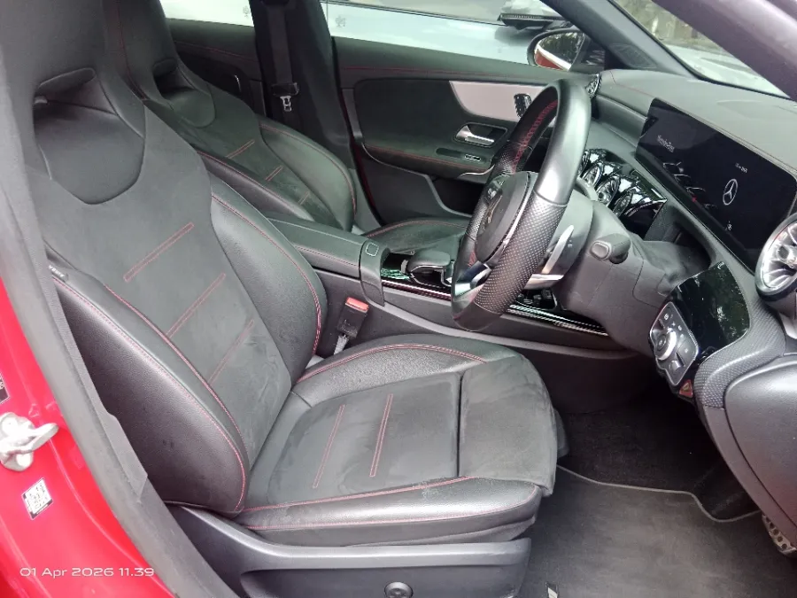 Foto Mobil Bekas Kabin Depan Mercedes-Benz CLA200 1.3 tahun 2019