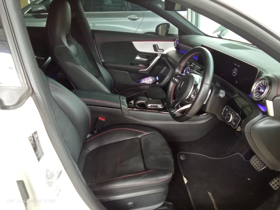 Foto Mobil Bekas Kabin Depan Mercedes-Benz CLA200 1.3 tahun 2019
