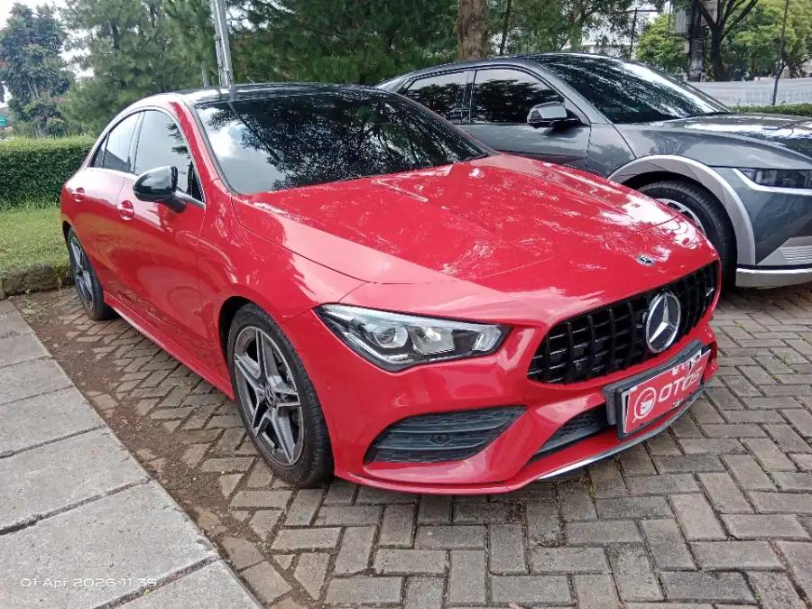 Foto Mobil Bekas Kanan Depan Mercedes-Benz CLA200 1.3 tahun 2019