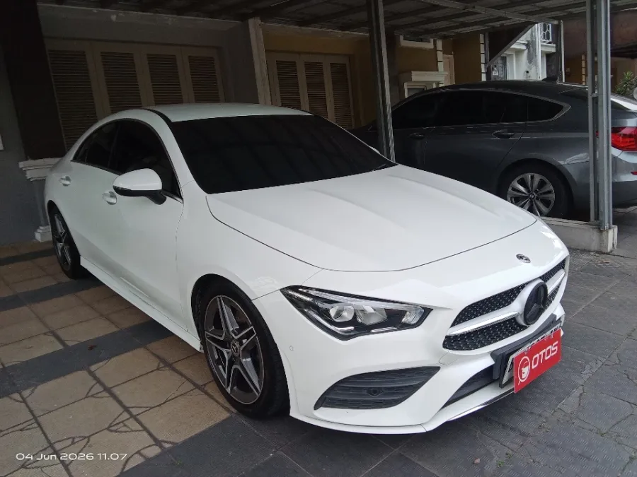Foto Mobil Bekas Kanan Depan Mercedes-Benz CLA200 1.3 tahun 2019