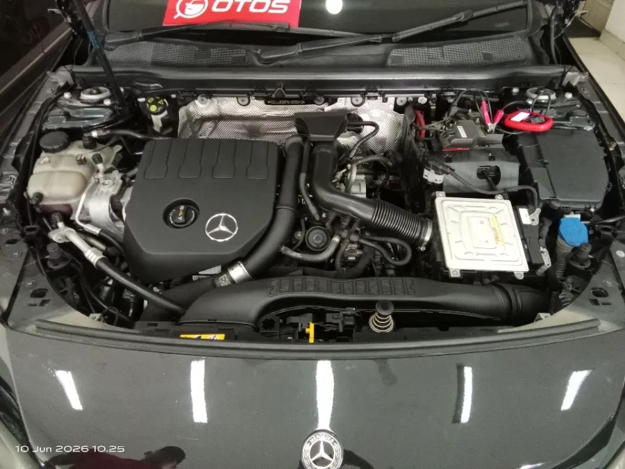 Foto Mobil Bekas Mesin Mercedes-Benz CLA200 1.3 tahun 2019