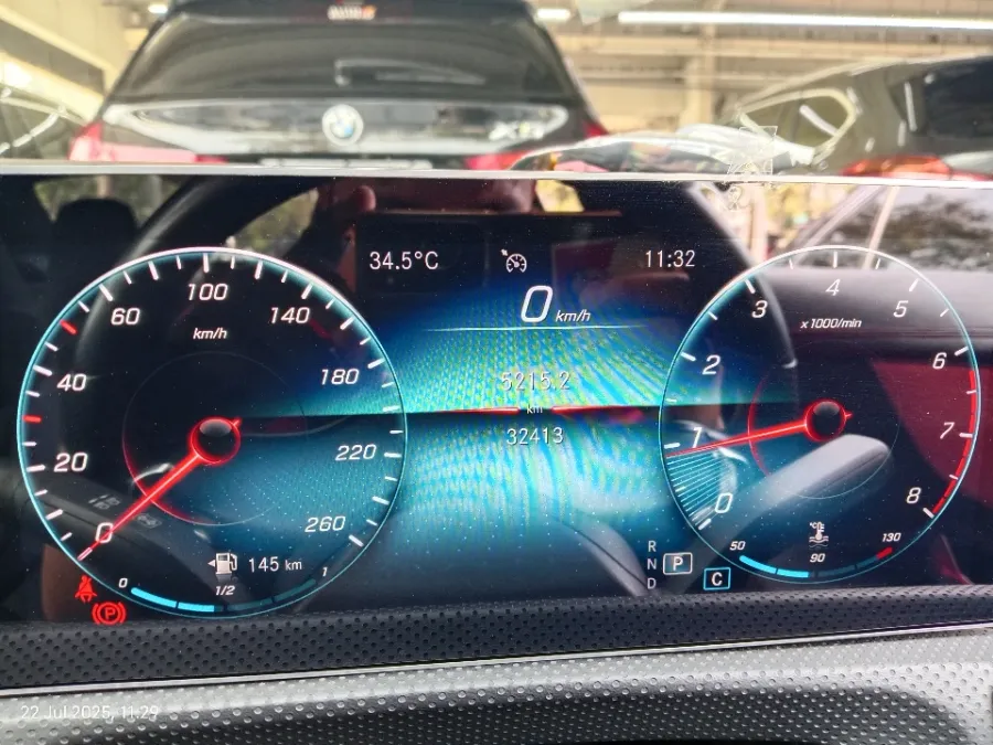 Foto Mobil Bekas Odometer Mercedes-Benz CLA200 1.3 tahun 2019