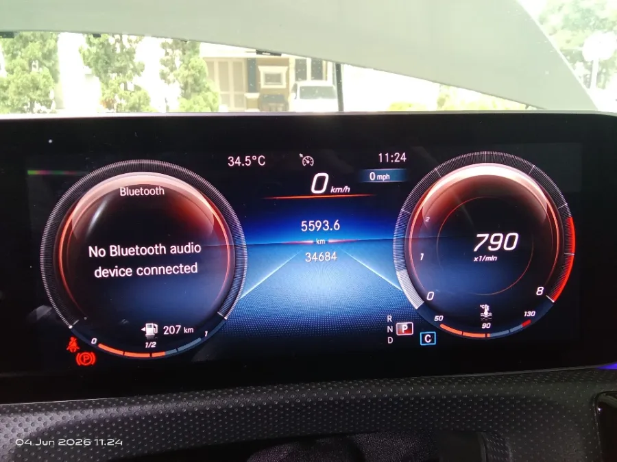 Foto Mobil Bekas Odometer Mercedes-Benz CLA200 1.3 tahun 2019