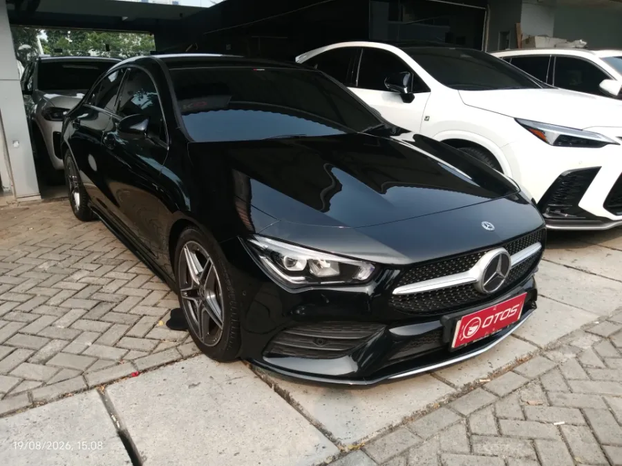 Foto Mobil Bekas Kanan Depan Mercedes-Benz CLA200 1.3 tahun 2020
