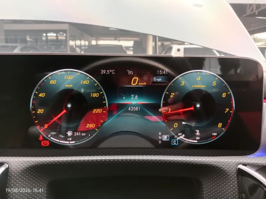 Foto Mobil Bekas Odometer Mercedes-Benz CLA200 1.3 tahun 2020
