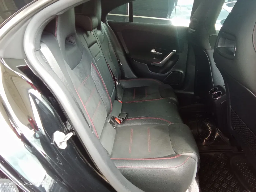 Foto Mobil Bekas Kabin Belakang Mercedes-Benz CLA200 1.3 tahun 2022