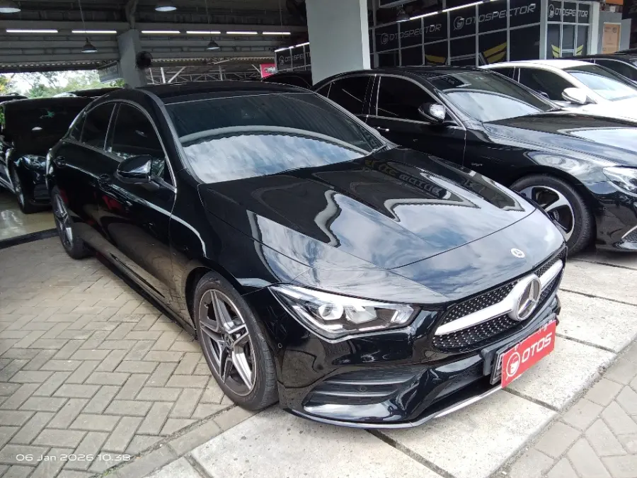 Foto Mobil Bekas Kanan Depan Mercedes-Benz CLA200 1.3 tahun 2022