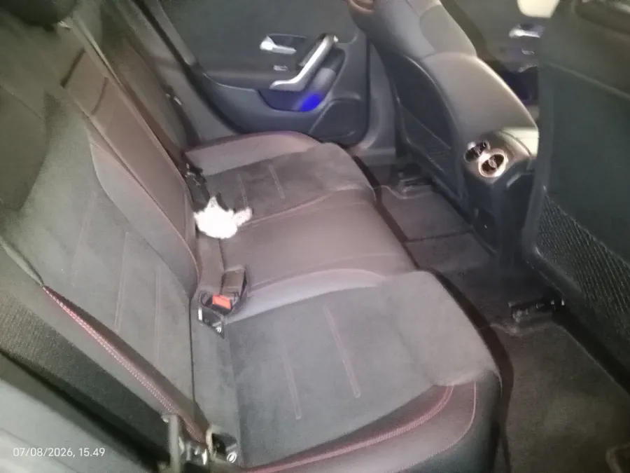 Foto Mobil Bekas Kabin Belakang Mercedes-Benz CLA200 1.3 tahun 2023