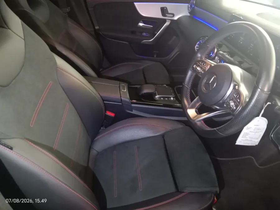 Foto Mobil Bekas Kabin Depan Mercedes-Benz CLA200 1.3 tahun 2023