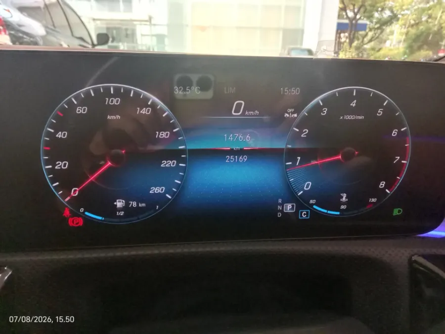 Foto Mobil Bekas Odometer Mercedes-Benz CLA200 1.3 tahun 2023