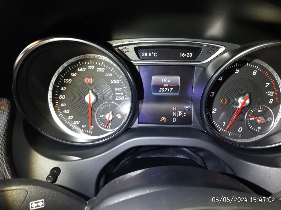 Foto Mobil Bekas Odometer Mercedes-Benz CLA200 1.3 AMG Line tahun 2018