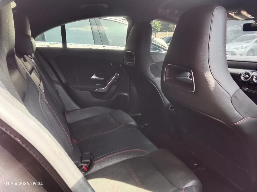 Foto Mobil Bekas Kabin Belakang Mercedes-Benz CLA200 1.3 AMG Line tahun 2019