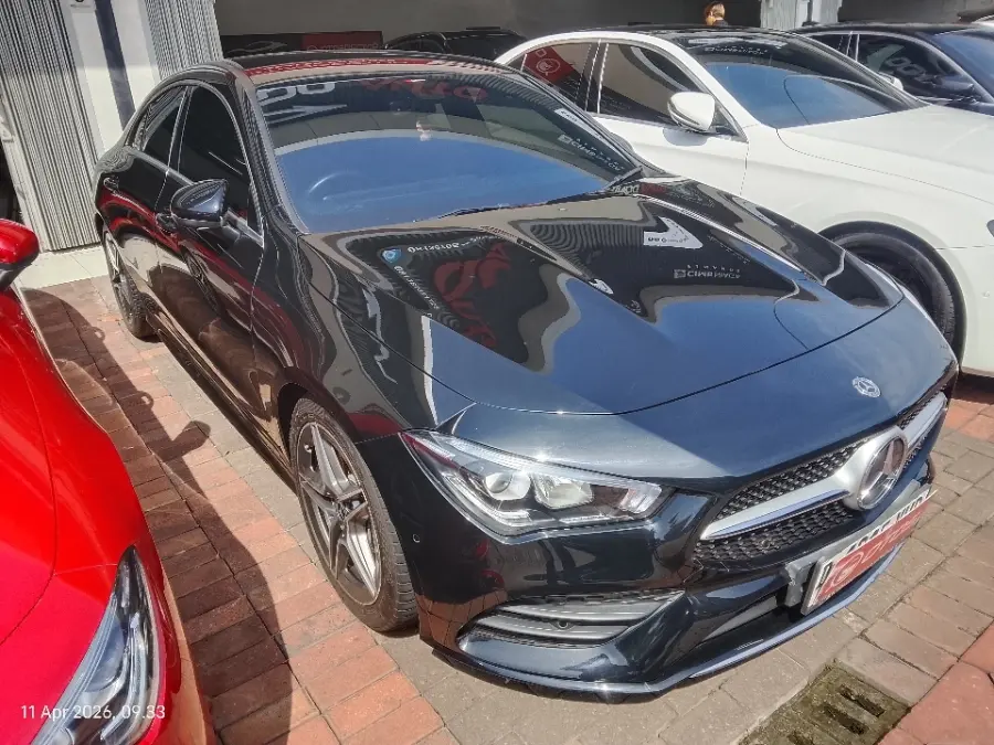 Foto Mobil Bekas Kanan Depan Mercedes-Benz CLA200 1.3 AMG Line tahun 2019