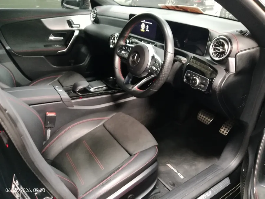 Foto Mobil Bekas Kabin Depan Mercedes-Benz CLA200 1.3 AMG Line tahun 2020