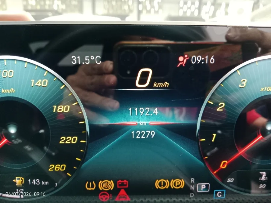 Foto Mobil Bekas Odometer Mercedes-Benz CLA200 1.3 AMG Line tahun 2020