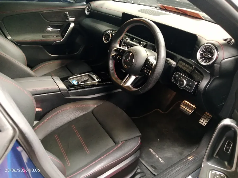 Foto Mobil Bekas Kabin Depan Mercedes-Benz CLA200 1.3 AMG Line tahun 2023