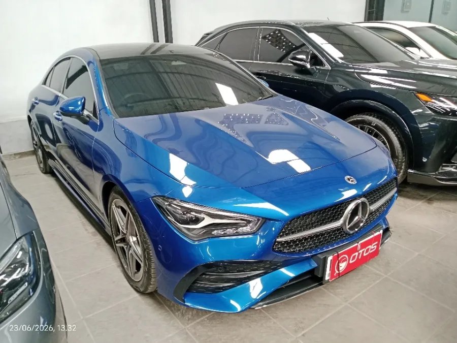 Foto Mobil Bekas Kanan Depan Mercedes-Benz CLA200 1.3 AMG Line tahun 2023