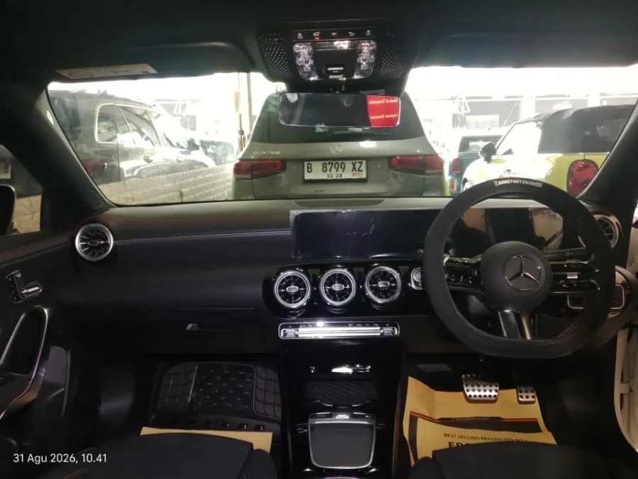 Foto Mobil Bekas Dashboard Mercedes-Benz CLA200 1.3 AMG Line tahun 2024