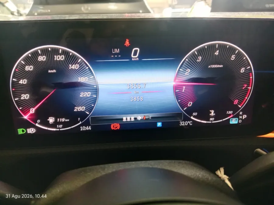 Foto Mobil Bekas Odometer Mercedes-Benz CLA200 1.3 AMG Line tahun 2024