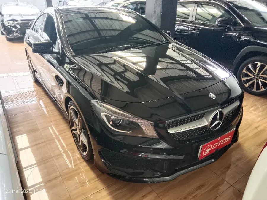 Foto Mobil Bekas Kanan Depan Mercedes-Benz CLA200 1.6 tahun 2015