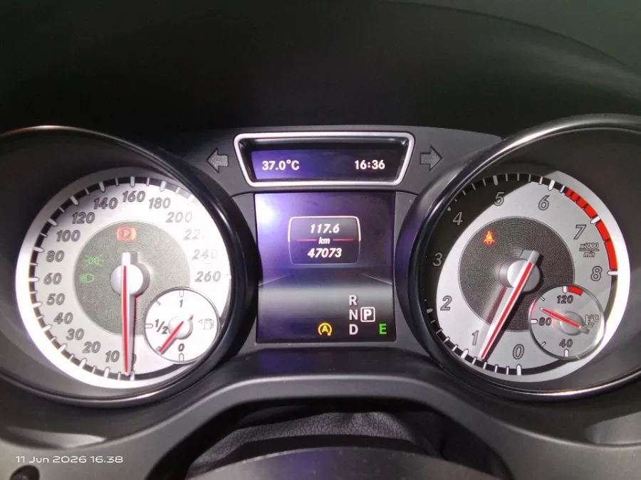 Foto Mobil Bekas Odometer Mercedes-Benz CLA200 1.6 tahun 2015