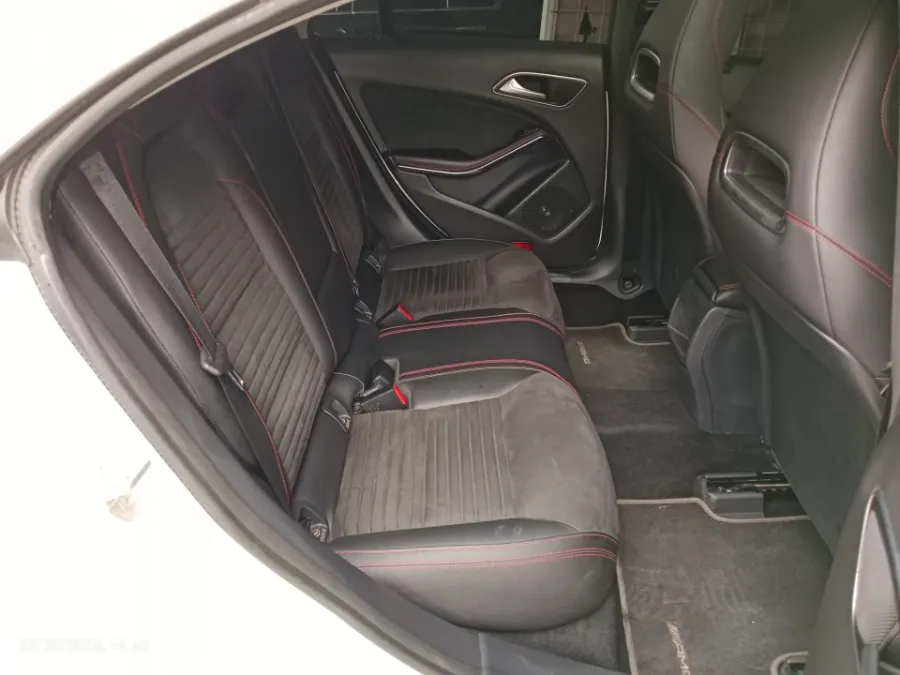 Foto Mobil Bekas Kabin Belakang Mercedes-Benz CLA200 1.6 tahun 2017