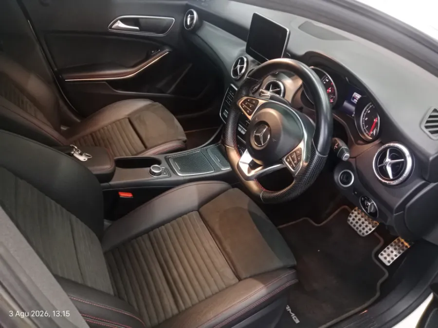 Foto Mobil Bekas Kabin Depan Mercedes-Benz CLA200 1.6 tahun 2017