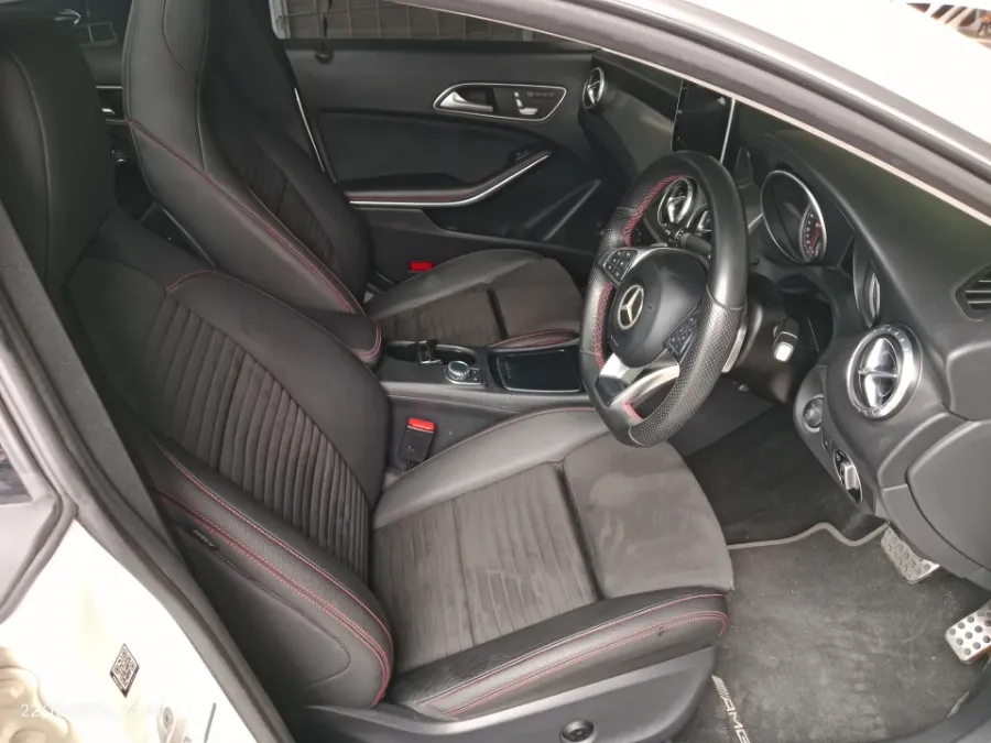 Foto Mobil Bekas Kabin Depan Mercedes-Benz CLA200 1.6 tahun 2017