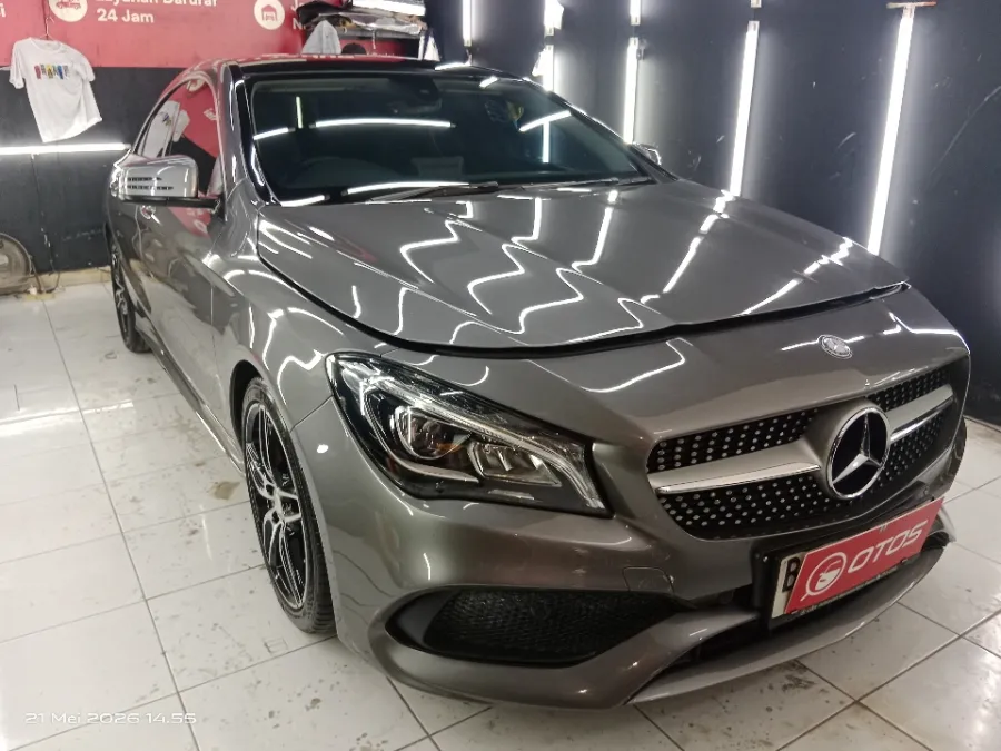 Foto Mobil Bekas Kanan Depan Mercedes-Benz CLA200 1.6 tahun 2017
