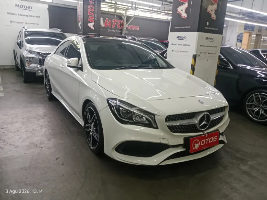 Foto Mobil Bekas Kanan Depan Mercedes-Benz CLA200 1.6 tahun 2017