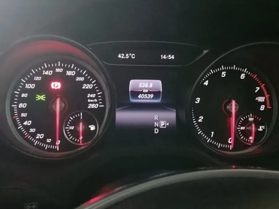Foto Mobil Bekas Odometer Mercedes-Benz CLA200 1.6 tahun 2017