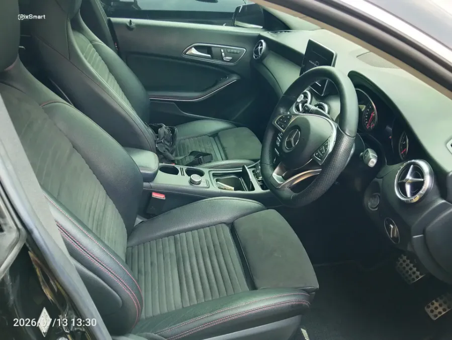 Foto Mobil Bekas Kabin Depan Mercedes-Benz CLA200 1.6 tahun 2018