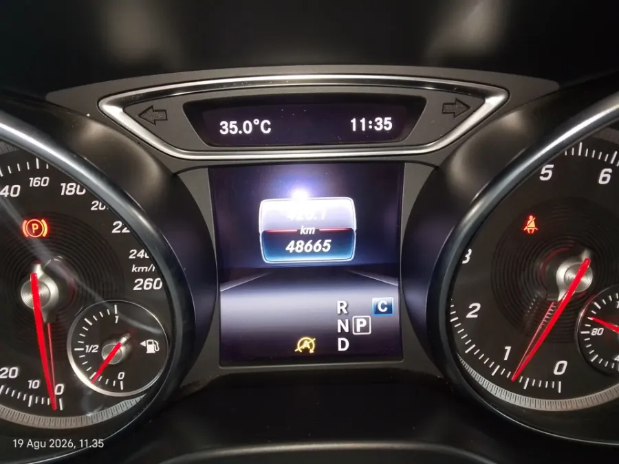 Foto Mobil Bekas Odometer Mercedes-Benz CLA200 1.6 tahun 2018