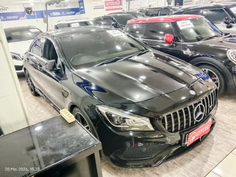 Foto Mobil Bekas Kanan Depan Mercedes-Benz CLA200 1.6 AMG tahun 2016