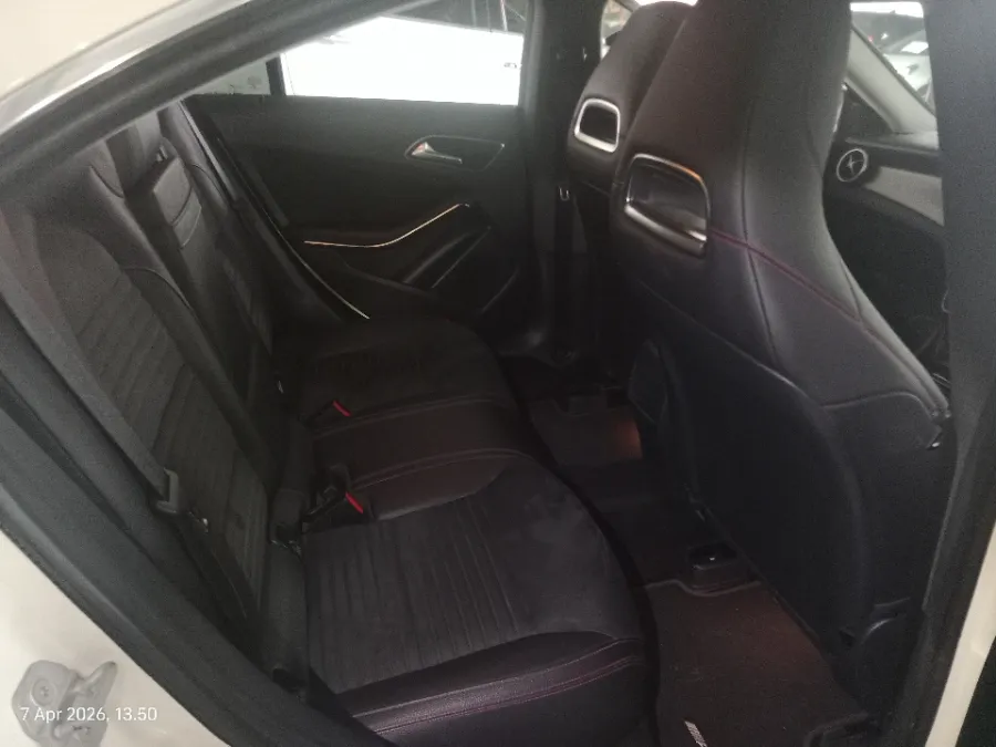 Foto Mobil Bekas Kabin Belakang Mercedes-Benz CLA200 1.6 AMG tahun 2017