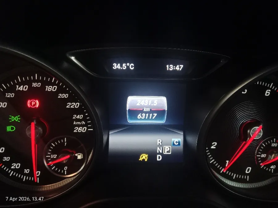 Foto Mobil Bekas Odometer Mercedes-Benz CLA200 1.6 AMG tahun 2017