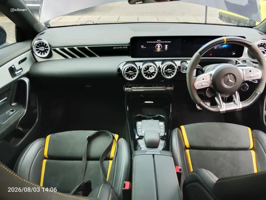 Foto Mobil Bekas Dashboard Mercedes-Benz CLA45 2.0 AMG tahun 2022
