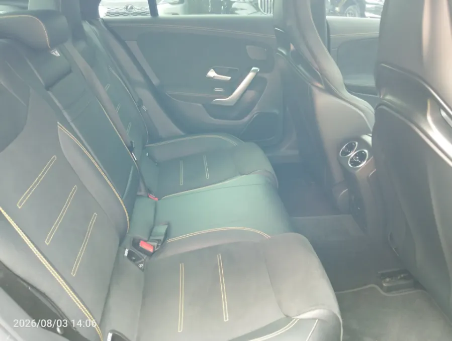 Foto Mobil Bekas Kabin Belakang Mercedes-Benz CLA45 2.0 AMG tahun 2022