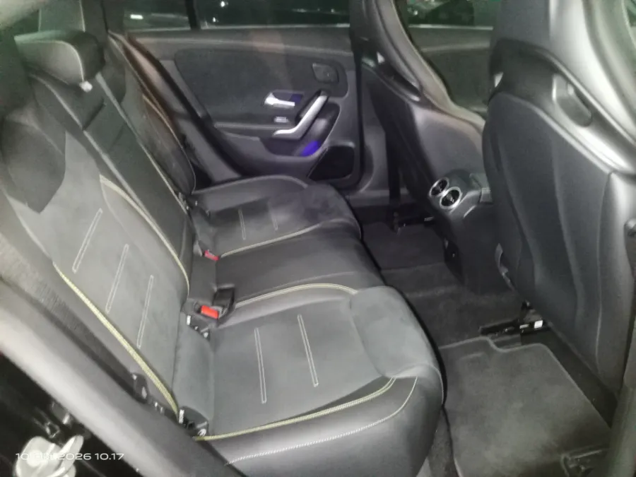 Foto Mobil Bekas Kabin Belakang Mercedes-Benz CLA45 2.0 AMG tahun 2023