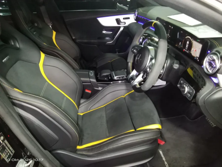Foto Mobil Bekas Kabin Depan Mercedes-Benz CLA45 2.0 AMG tahun 2023