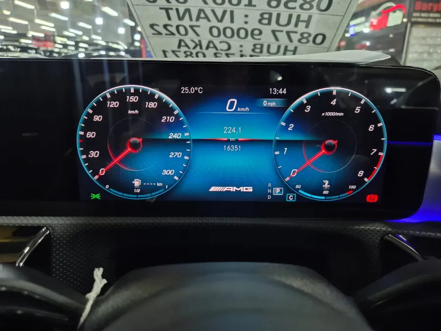 Foto Mobil Bekas Odometer Mercedes-Benz CLA45 2.0 AMG tahun 2023