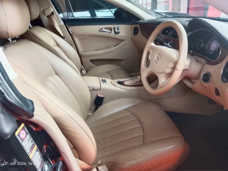 Foto Mobil Bekas Kabin Depan Mercedes-Benz CLS350 3.5 tahun 2005