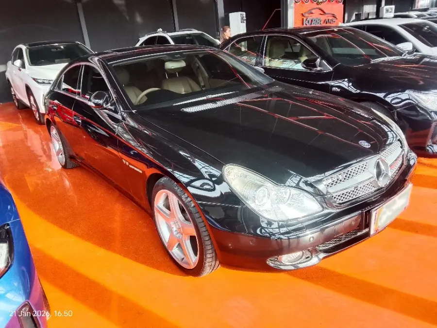 Foto Mobil Bekas Kanan Depan Mercedes-Benz CLS350 3.5 tahun 2005