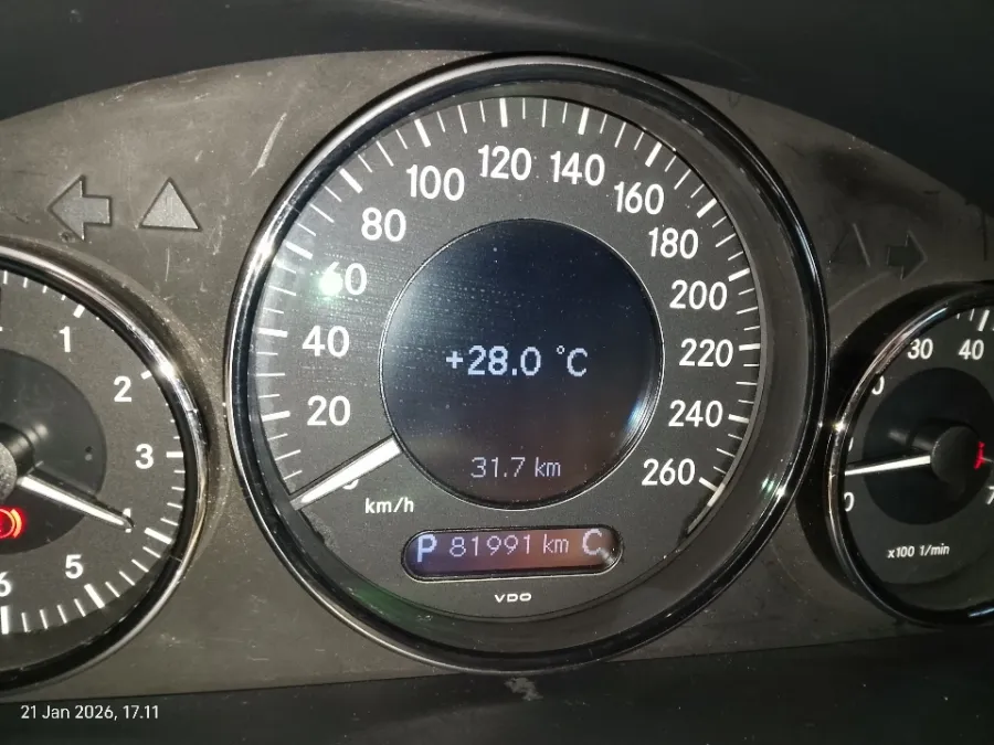Foto Mobil Bekas Odometer Mercedes-Benz CLS350 3.5 tahun 2005