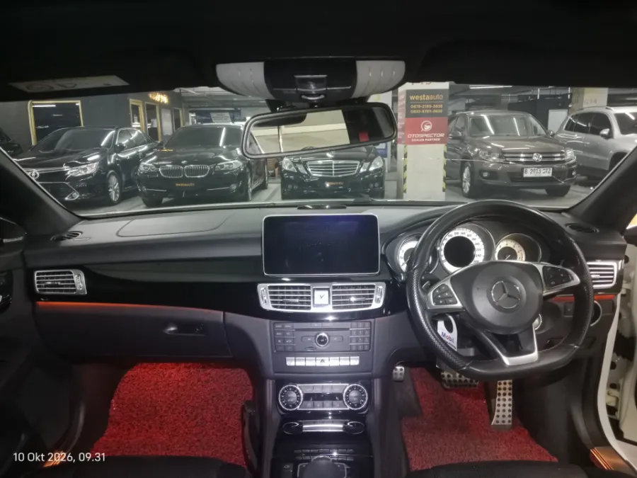 Foto Mobil Bekas Dashboard Mercedes-Benz CLS400 3.0 tahun 2017