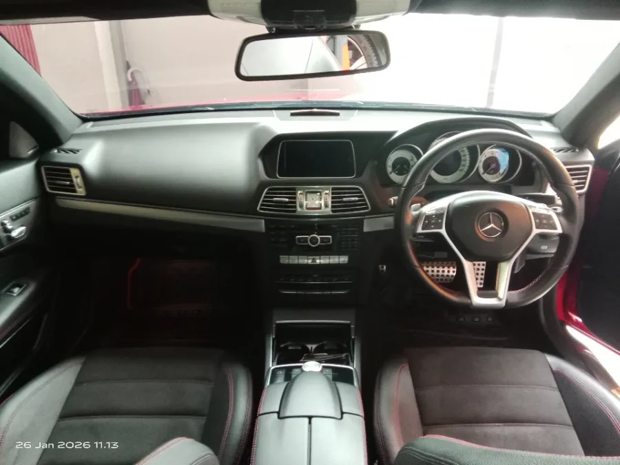 Foto Mobil Bekas Dashboard Mercedes-Benz E200 2.0 tahun 2014