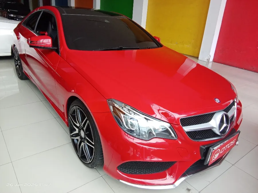 Foto Mobil Bekas Kanan Depan Mercedes-Benz E200 2.0 tahun 2014