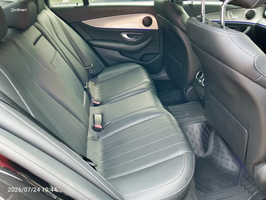 Foto Mobil Bekas Kabin Belakang Mercedes-Benz E200 2.0 tahun 2018